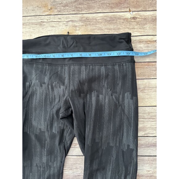 Lululemon Size 4 Women's Leggings - Black Cropped pattern texture pocket - Picture 4 of 9